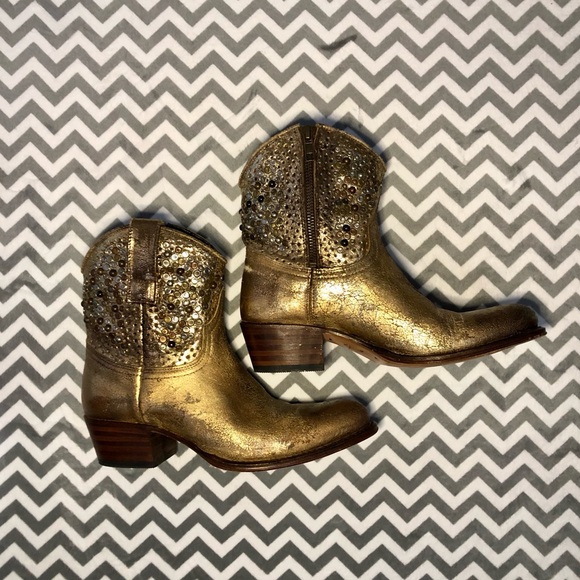 Amazing Studded Distressed Gold Deborah Ankle Western Boots in Women’s Size 6M - Picture 4 of 7
